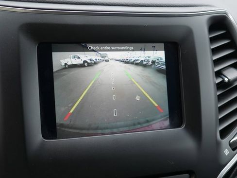 Used 2019 Jeep Cherokee Latitude Plus w/ Cold Weather Group image 3