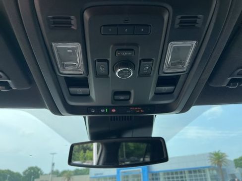 Used 2023 Chevrolet Tahoe Z71 w/ Z71 Off-Road Package AWD/4WD image 34