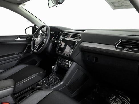 Used 2021 Volkswagen Tiguan SE w/ Panoramic Sunroof Package image 10