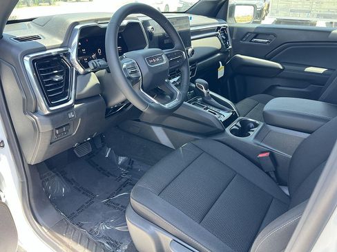 New 2026 GMC Canyon Elevation w/ LPO, Black Badging Package RWD image 9
