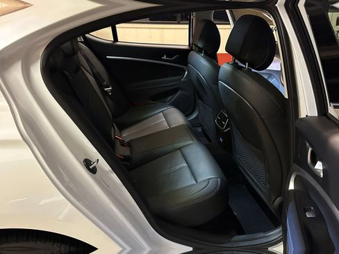 Used 2025 Genesis G70 2.5T image 27