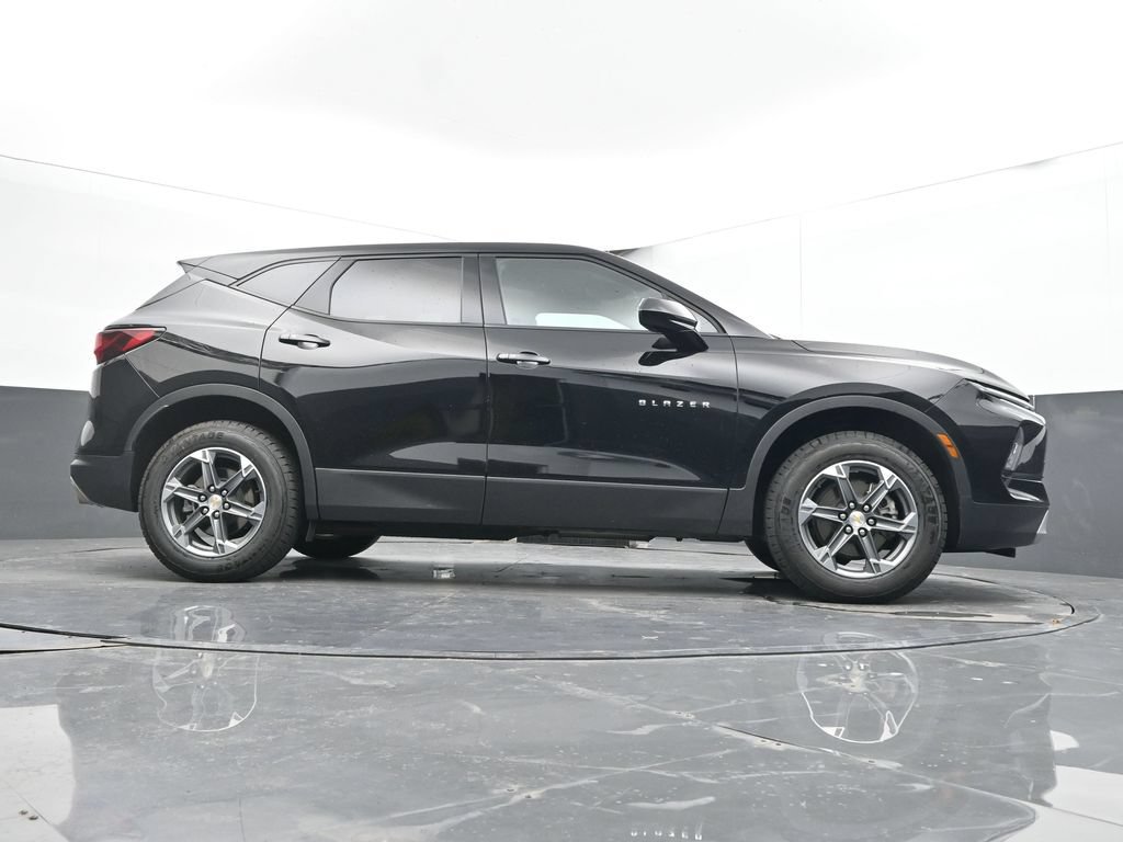 Used 2025 Chevrolet Blazer LT FWD image 24