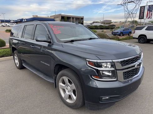 Used 2020 Chevrolet Suburban LT w/ Luxury Package image 3