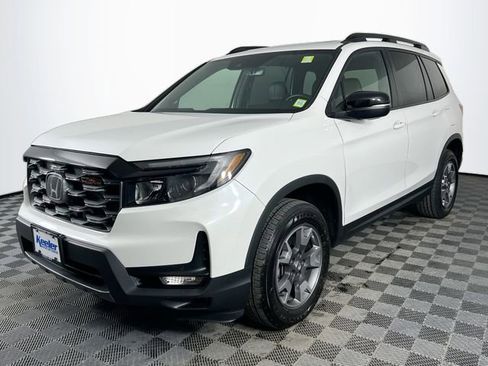 Certified 2023 Honda Passport TrailSport image 2