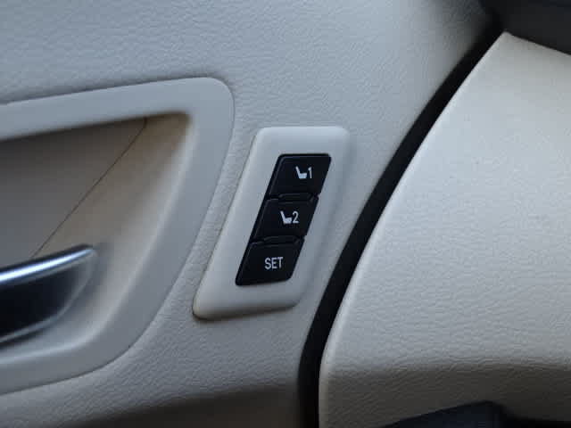 Used 2024 Toyota Sienna Platinum FWD image 38
