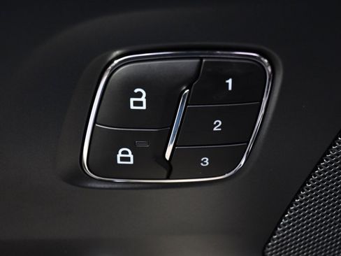 New 2025 Lincoln Nautilus Reserve image 24