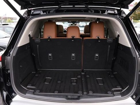 Certified 2025 Nissan Pathfinder Platinum w/ Cargo Package FWD image 7