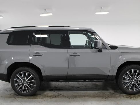 Used 2024 Lexus GX 550 image 11