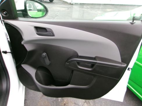 Used 2020 Chevrolet Sonic LT image 15