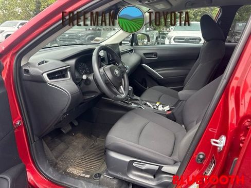 Used 2025 Toyota Corolla Cross LE AWD/4WD image 7