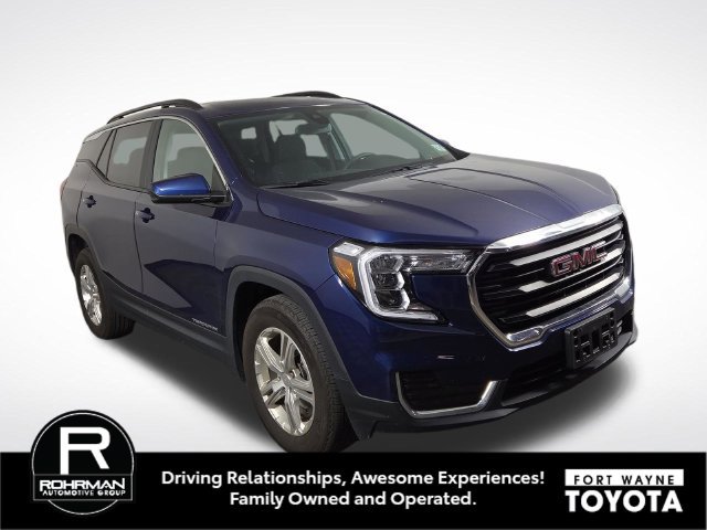 Used 2022 GMC Terrain SLE w/ Driver Convenience Package FWD image 4