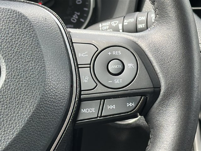 Used 2021 Toyota RAV4 XLE Premium AWD/4WD image 30