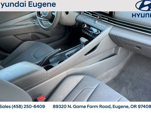 Used 2024 Hyundai Elantra SEL FWD image 18