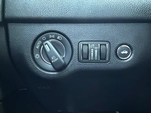 Used 2019 Chrysler 300 S RWD image 20