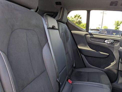 Used 2021 Volvo XC40 T5 R-Design w/ Climate Package AWD/4WD image 23