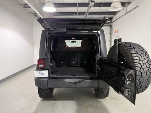 Used 2017 Jeep Wrangler Unlimited Sport w/ Connectivity Group AWD/4WD image 8