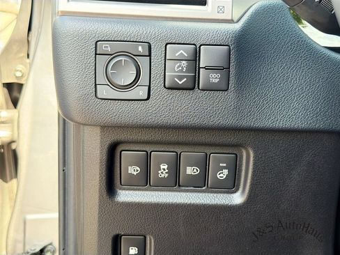 Used 2023 Lexus GX 460 Premium w/ Premium Package AWD/4WD image 10