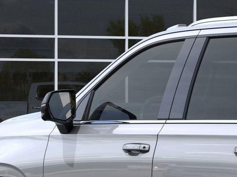 New 2026 Chevrolet Suburban LT image 12