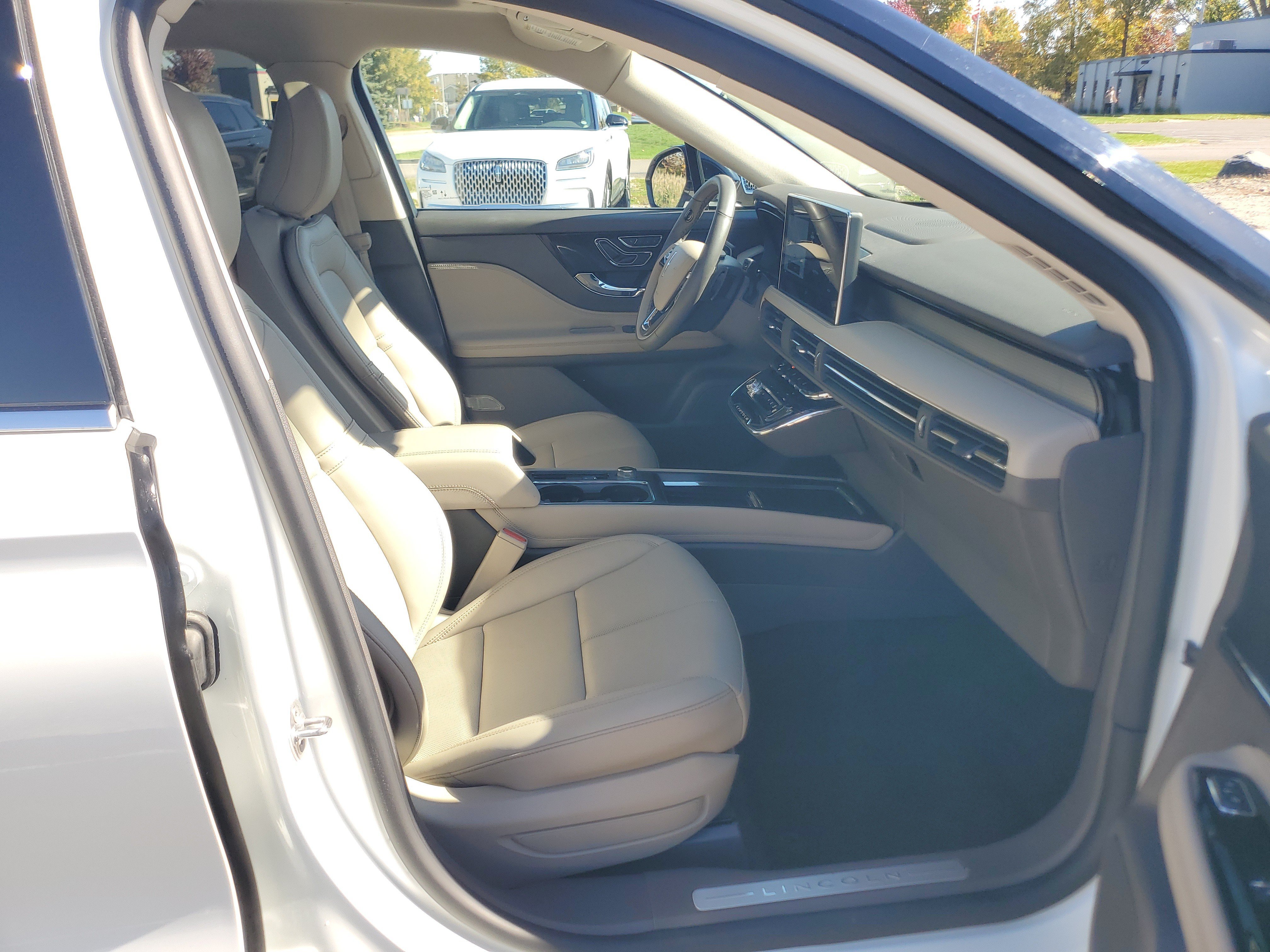 Certified 2024 Lincoln Corsair AWD w/ Equipment Group 101A image 9