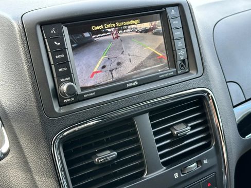 Used 2016 Dodge Grand Caravan SXT FWD image 29