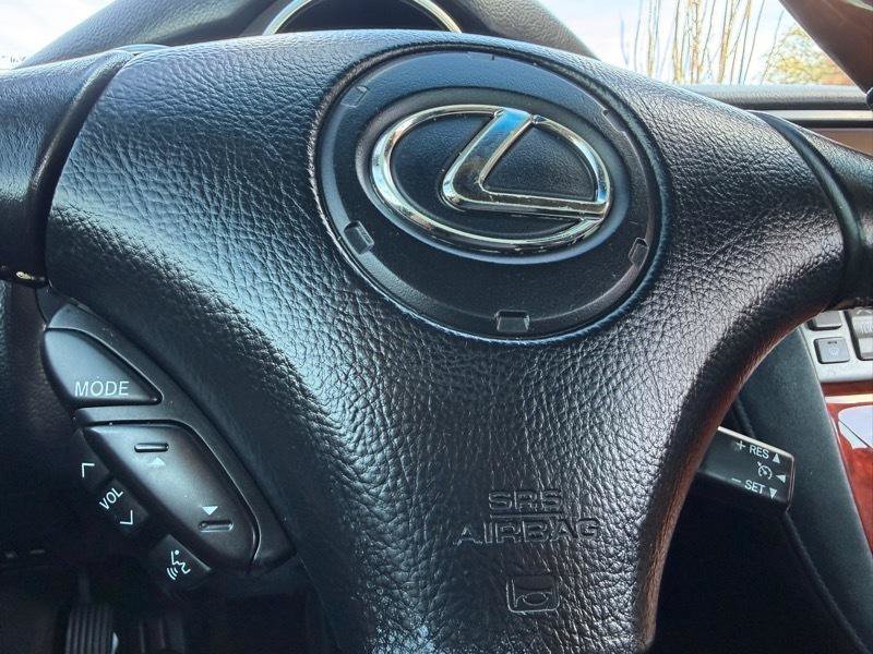 Used 2010 Lexus SC 430 Convertible RWD image 33