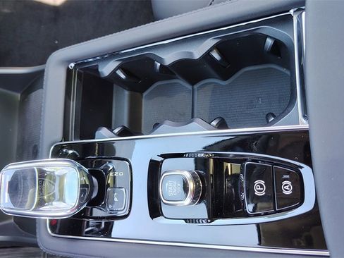 New 2026 Volvo XC90 B6 Plus image 21