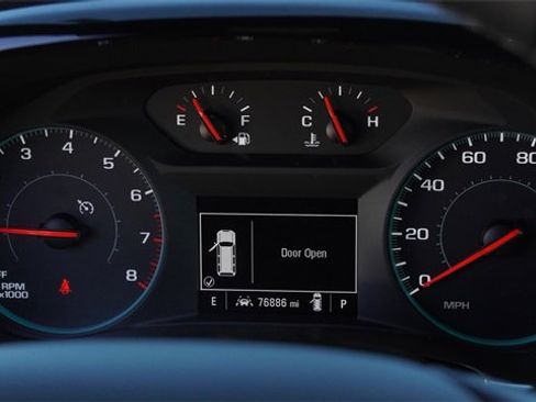 Used 2023 Chevrolet Traverse LT image 34