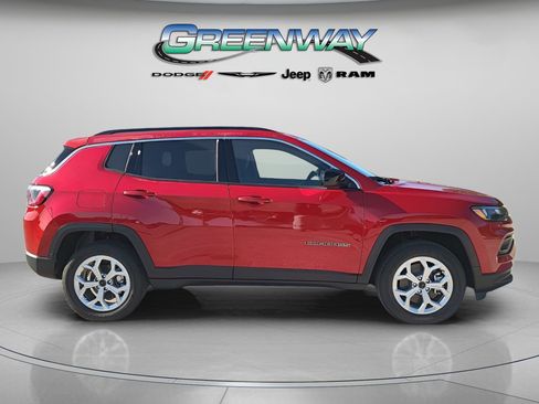 New 2026 Jeep Compass Latitude image 4