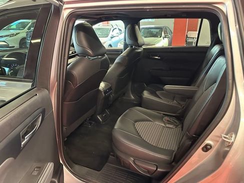 Used 2022 Toyota Highlander XSE AWD/4WD image 14