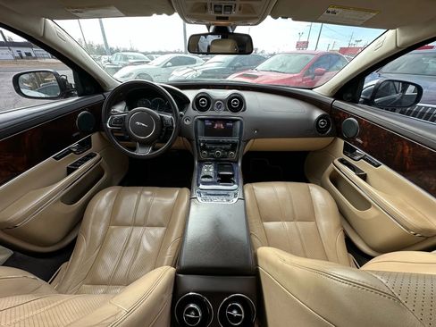Used 2013 Jaguar XJ image 2