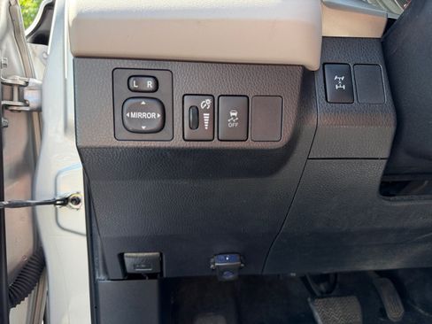 Used 2015 Toyota RAV4 LE AWD/4WD image 10