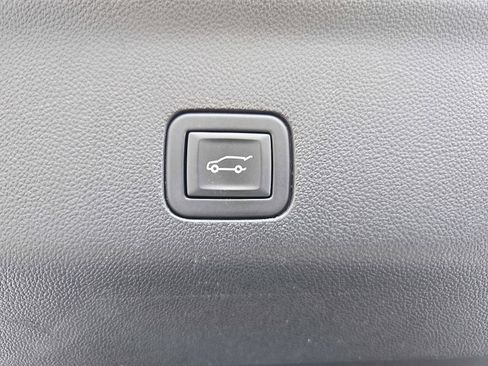 Used 2023 Cadillac Escalade ESV V w/ LPO, ONYX Package AWD/4WD image 29