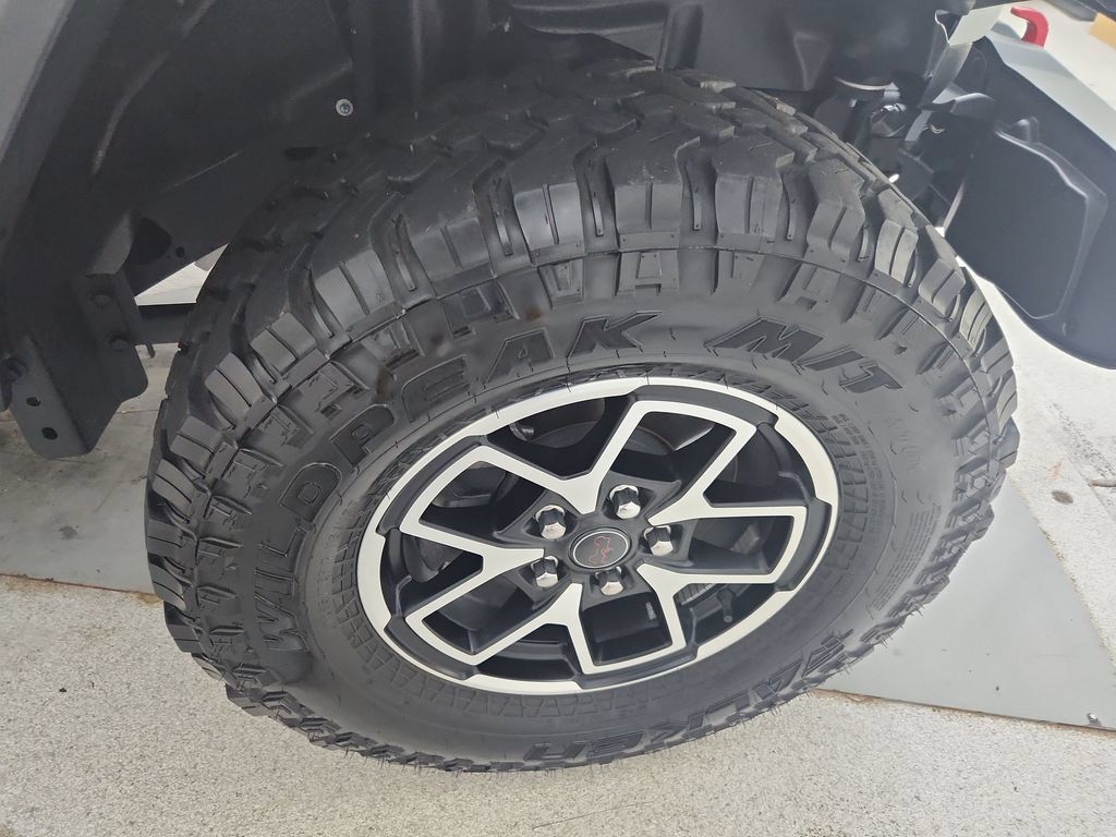 Certified 2024 Jeep Gladiator Rubicon w/ Convenience Group AWD/4WD image 37