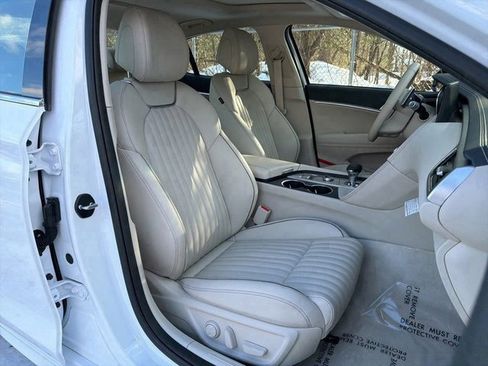 Used 2026 Genesis G70 2.5T Prestige image 9