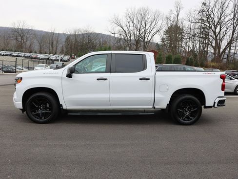 Used 2023 Chevrolet Silverado 1500 Custom image 4