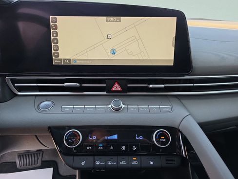 Used 2023 Hyundai Elantra SEL w/ Convenience Package image 25