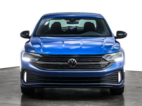 Used 2024 Volkswagen Jetta Sport image 3