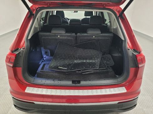 Used 2022 Volkswagen Tiguan SE w/ Panoramic Sunroof Package FWD image 29