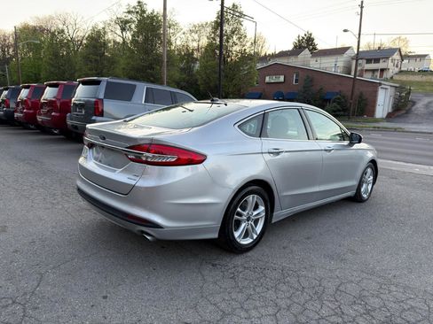 Used 2018 Ford Fusion SE w/ Fusion SE Technology Package image 5