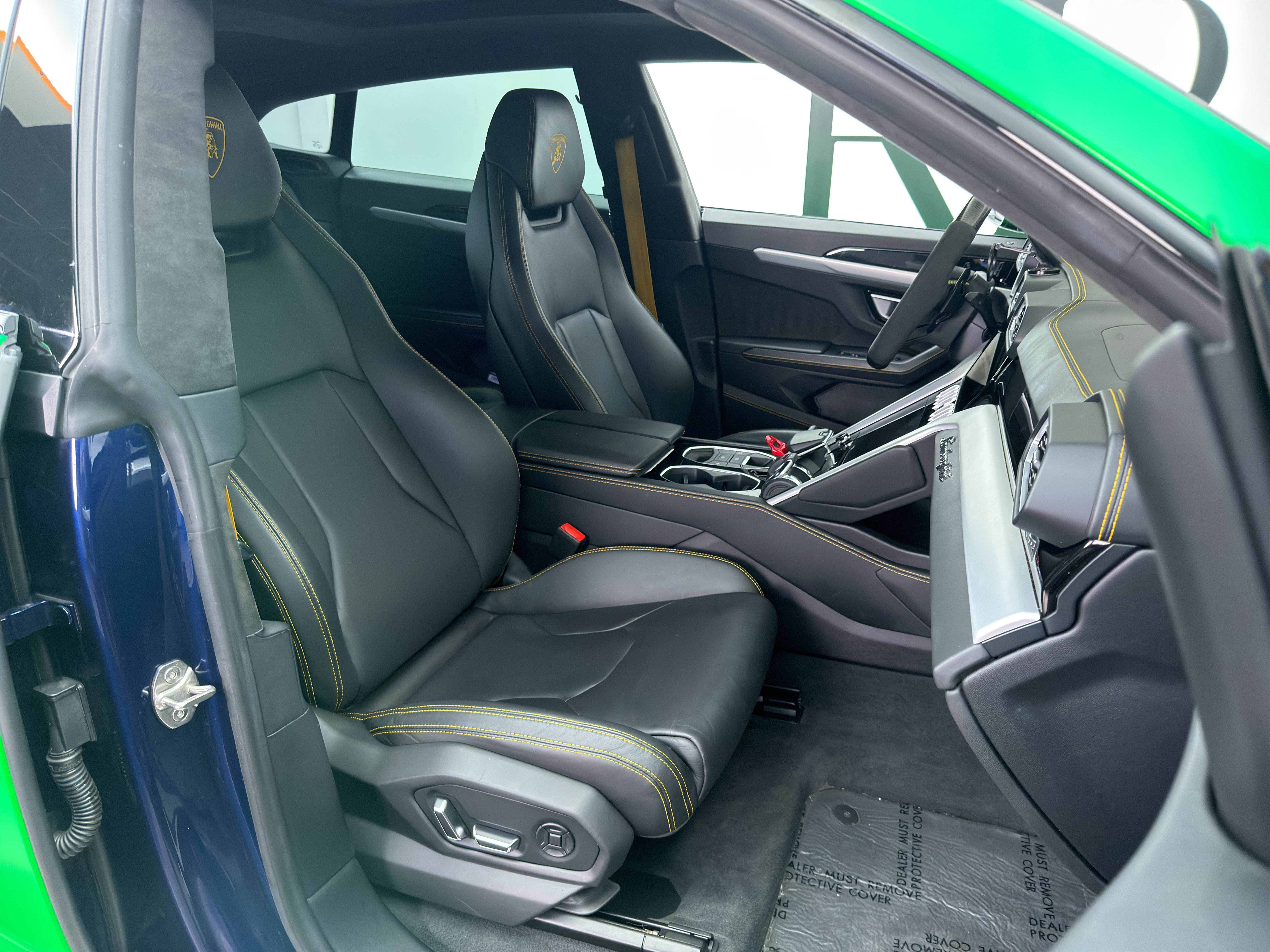 Used 2022 Lamborghini Urus AWD/4WD image 17