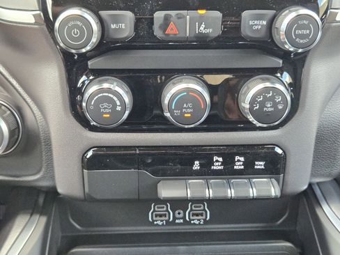 New 2026 RAM 1500 Express AWD/4WD image 16