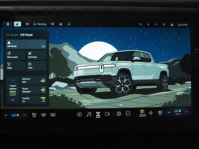 Used 2022 Rivian R1T AWD Adventure Quad image 44