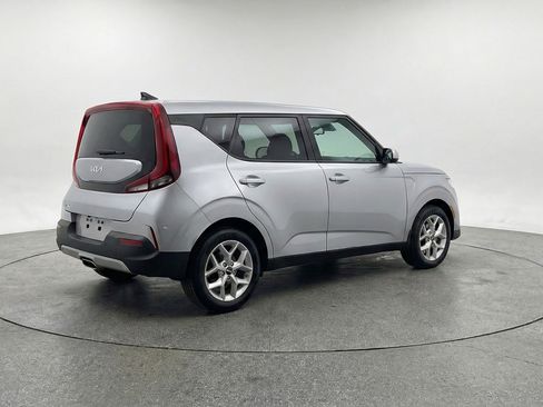 Used 2025 Kia Soul LX w/ LX Technology Package FWD image 9