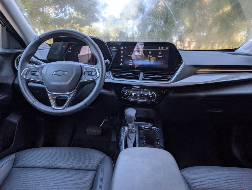 Used 2025 Chevrolet Trax ACTIV w/ Sunroof Package FWD image 13