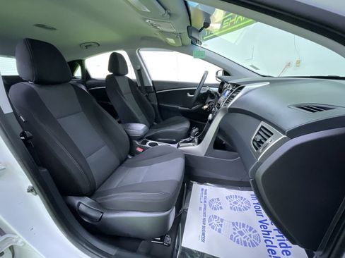 Used 2017 Hyundai Elantra GT image 28
