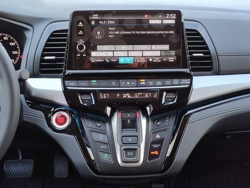 New 2026 Honda Odyssey Touring image 9