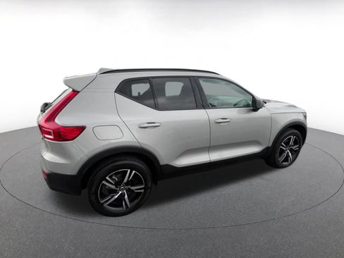 Used 2024 Volvo XC40 B5 Core AWD/4WD image 15