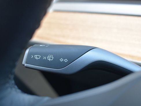 Used 2024 Tesla Model Y Long Range AWD/4WD image 10