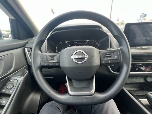 Used 2025 Nissan Rogue S image 21