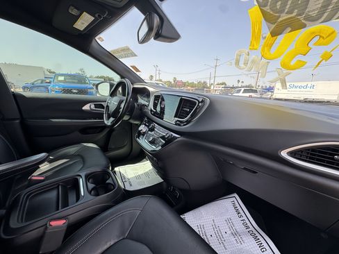 Used 2019 Chrysler Pacifica Touring-L w/ S Appearance Package FWD image 36